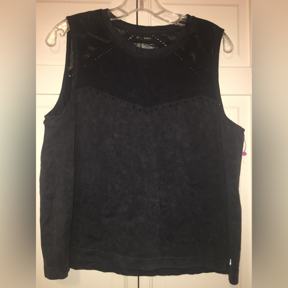 Betsey Johnson Performance Dark Grey & Black Sleeveless Top. Size Large. PTP 23”